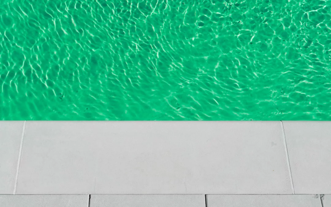Comment faire revenir une piscine qui a tourné au vert ?