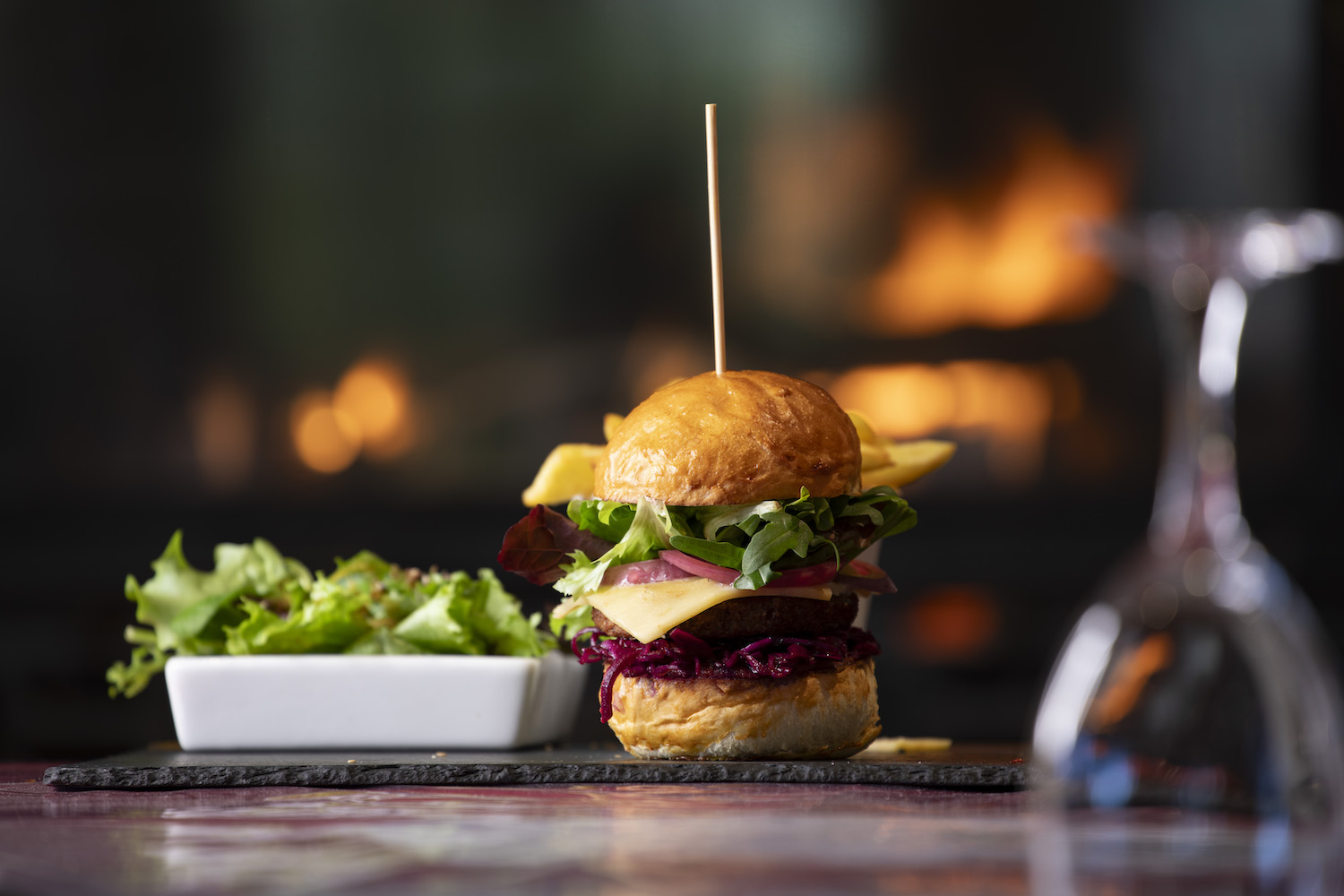 hamburger maison par le restaurant Au Vieux Pressoir à Brignoles