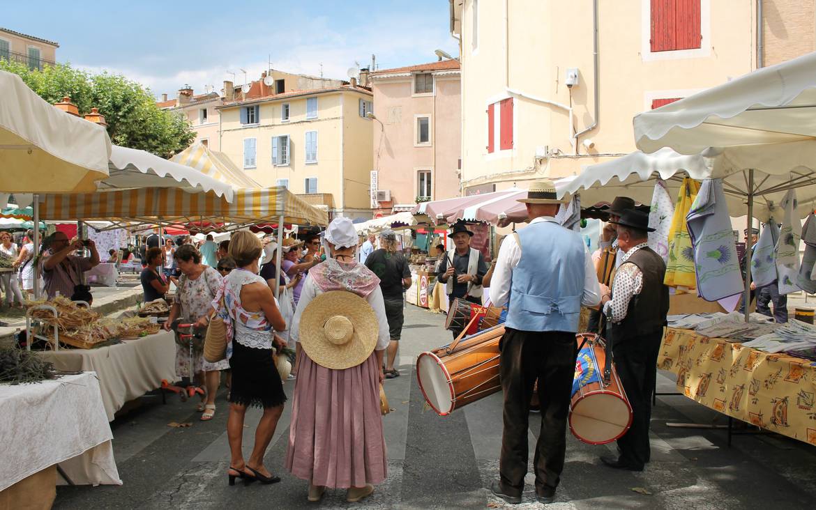 le marché aux poissons de marseille parmi les plus beaux marchés de provence 