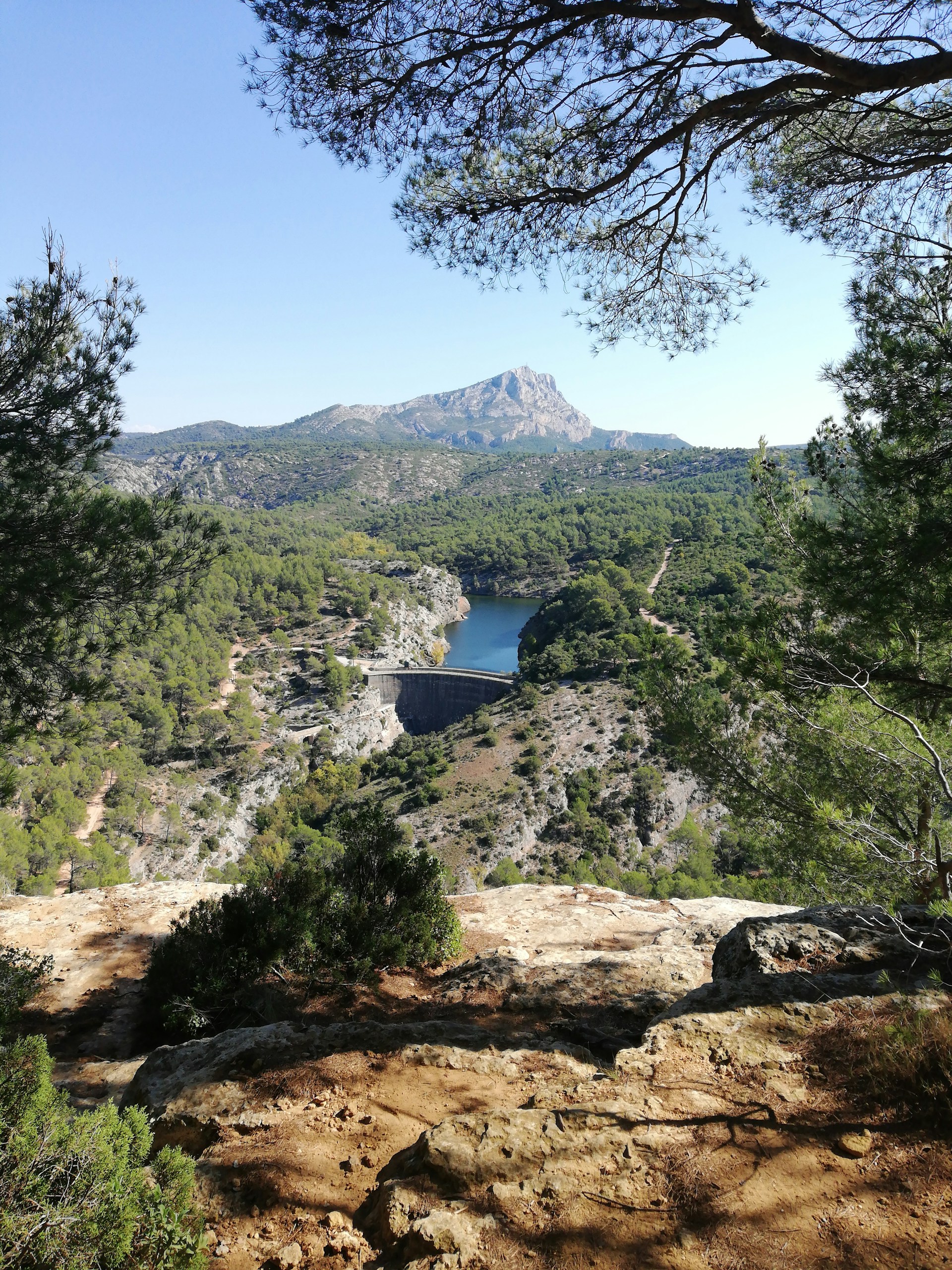 Vue du village depuis les champs de vigne au sud