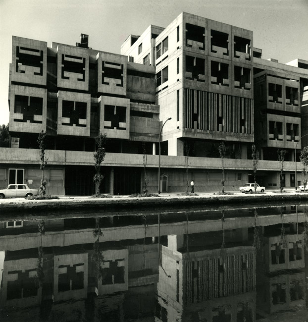 exemple d'architecture brutaliste à Paris : Le Centre Administratif de Pantin