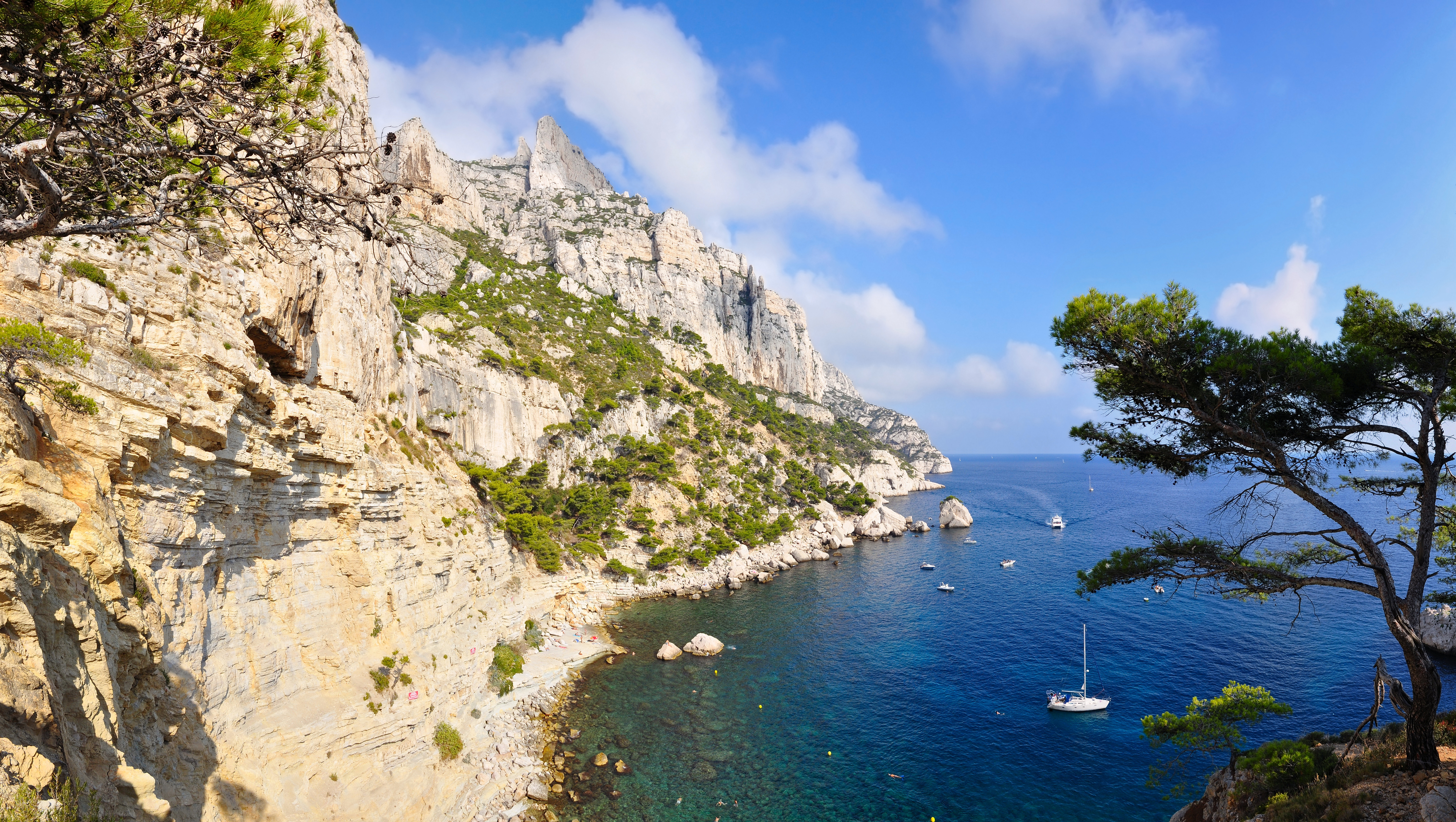 calanques des pierres tombées, plage naturiste officielle de marseille