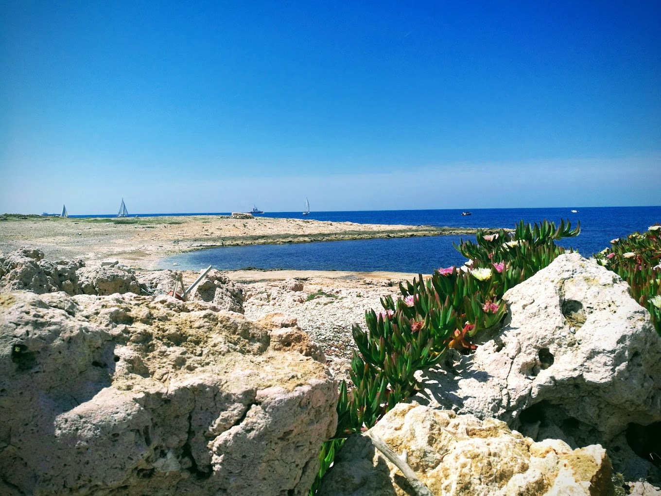 plage naturiste proche marseille - plage de bonnieu à Martigues
