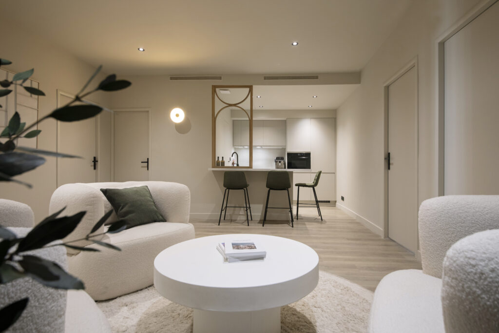 Aurore Liz Coupier, Architecte d'intérieur à Aix-en-Provence : aménagement intérieur sur mesure, design intemporel et rendus 3D à Peynier